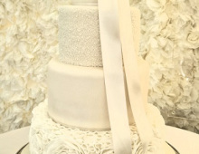 Wedding-5-tier-classic-style-fine-icing-detailing