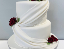2-tier-drape-burgundy-roses