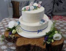 2-tier-stack-iced-fresh-flowers-log