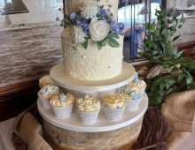 wedding-2-tier-cupcakes