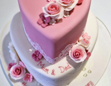 Anniversary-heart-roses-two-tier