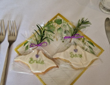 IoW-green-favours