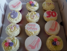 50-cup-cakes-girl