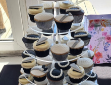 Aet-deco-cupcakes-feather
