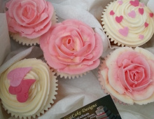 Pink-flowery-cupcakes