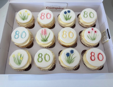 cupcakes-80th-floral