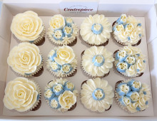 cupcakes-blue-flowers