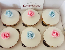 cupcakes-iced-pink-and-blue-roses