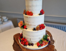 Three-tiers-buttercream-fruits-floral