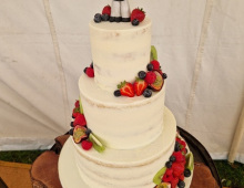 Thrtee-tier-buttercream-fruit-Pandas