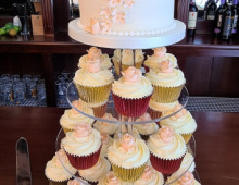 Cupcake-wedding-roses