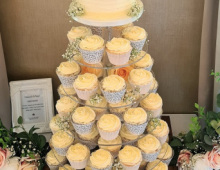 Cupcakes-top-tier-wedding