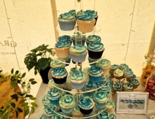 Blue-buttercream-cupcake-floral