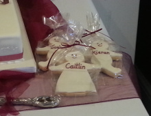 shortbread-burgundy-people