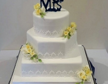 3-tiers-gold-flowers