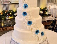 Four-tier-wedding-cascading-floral