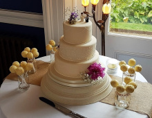 Stacked-piping-detailing-cake-pop