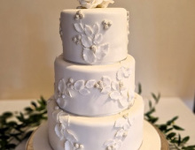 Three-tier-wedding-large-floral-design