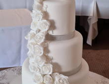 Three-tiers-cascading-whit-roses