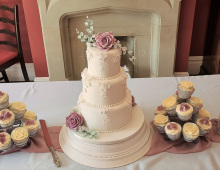 Tiers-cupcakes-table