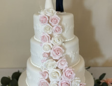 Traditional-cascading-flowers-wedding-cake