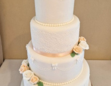 Wedding-four-tier-icing-detailing-flowers