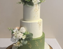 wedding-buttercream-sage-green-and-cream