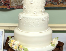 wedding-traditional-piped-floral-icing-flowers